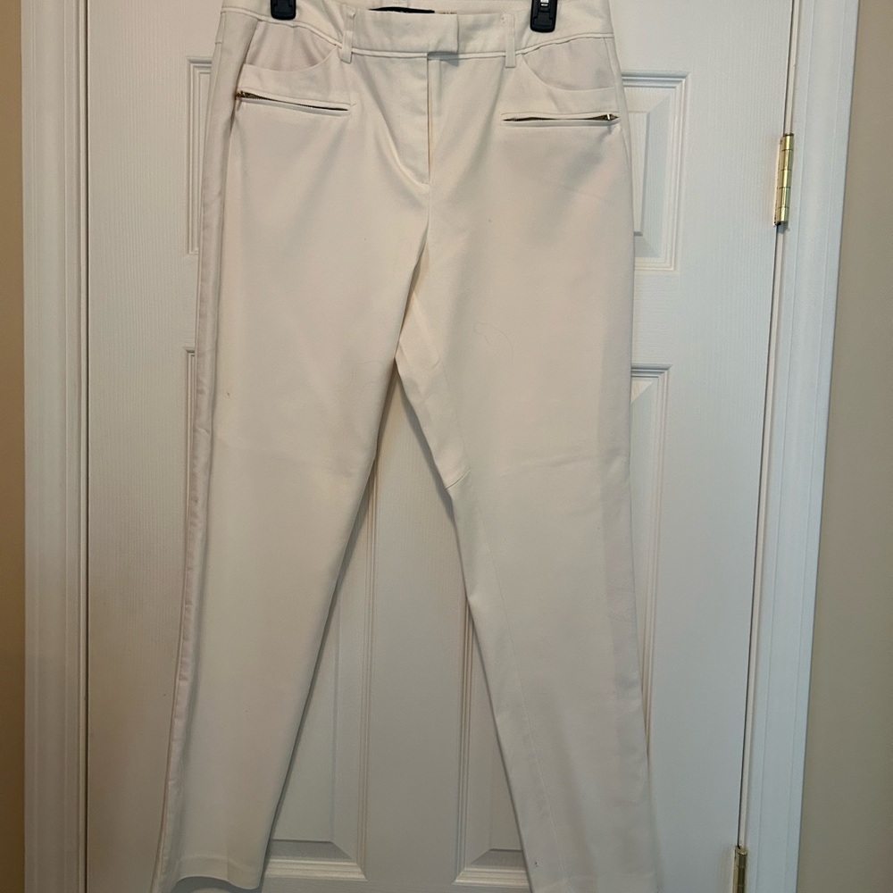 Stylish White Pants with Zipper Accents